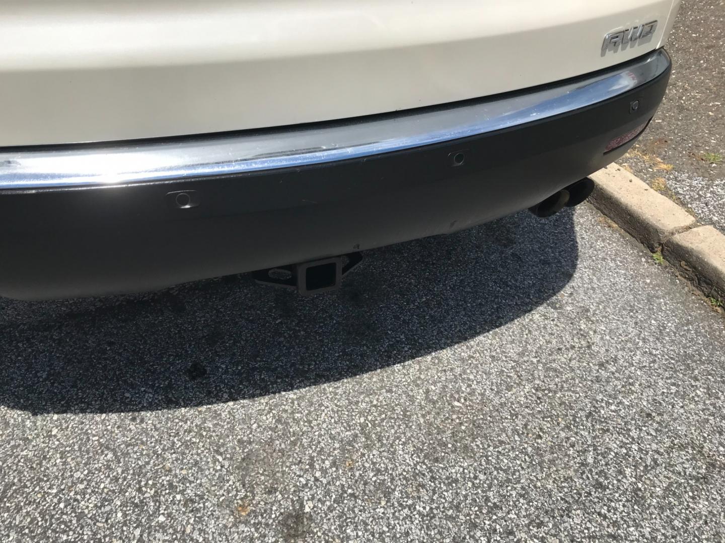 2012 White /Gray GMC Acadia SLE (1GKKVPED0CJ) with an 3.6 V6 engine, Automatic transmission, located at 577 Chester Pike, Prospect Park, PA, 19076, (610) 237-1015, 39.886154, -75.302338 - Photo#6